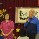 (右)書法比賽負責人王嘉玲及(左)指導老師李中華